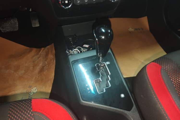 Used JAC Group Refine S2 2016 1.5L CVT Luxury Model Two-Tone Version