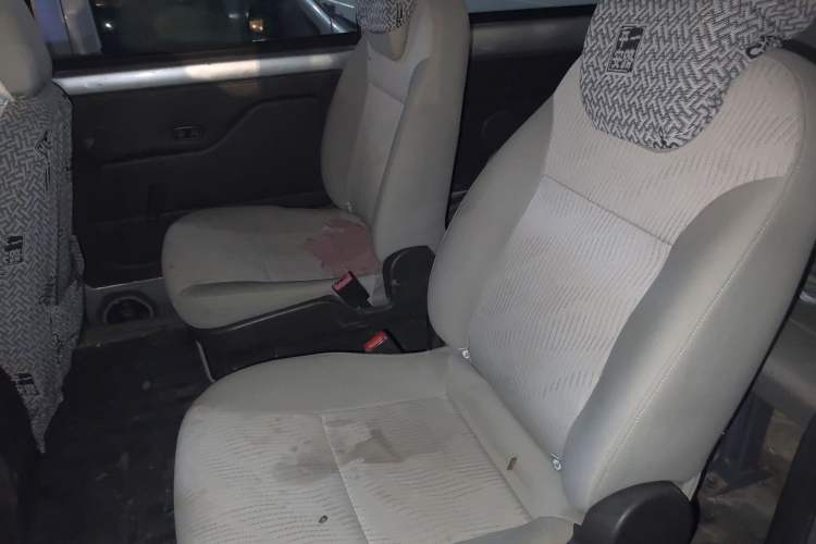 Used Wuling Rongguang V 2016 1.5L Standard Version
