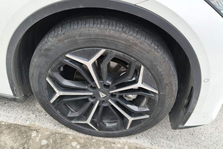 Used Deepal L07 2024 230Max Qiankun Intelligent Driving ADS SE Range-Extended Version Right Front Wheel Hub