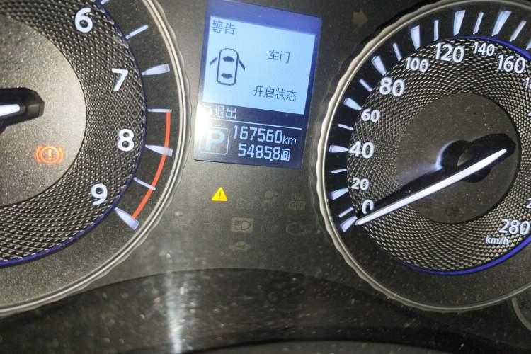 Used Infiniti Q70 2015 Q70L 2.5L Elite Edition Odometer Close Up