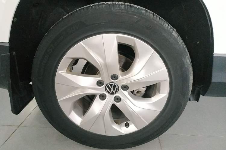 Used Volkswagen Tharu 2023 300TSI Two-Wheel-Drive Crescent Edition Right Rear Wheel Hub