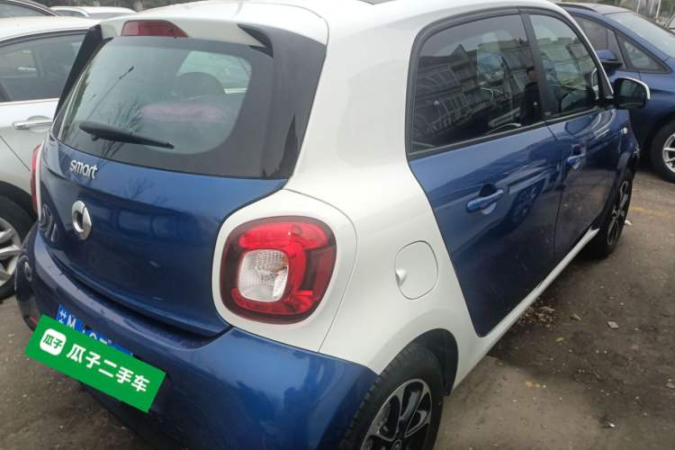 Used smart forfour 2016 1.0L 52 kW Passion Edition
