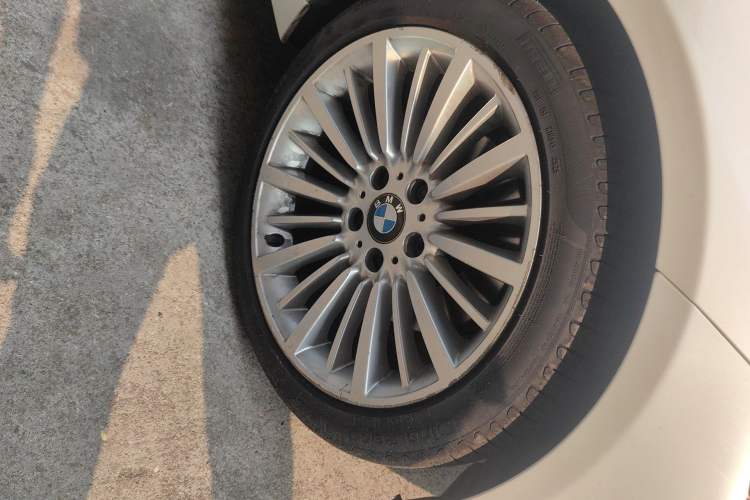 Used BMW 3 Series 2018 320Li Fashion Model Right Front Wheel Hub