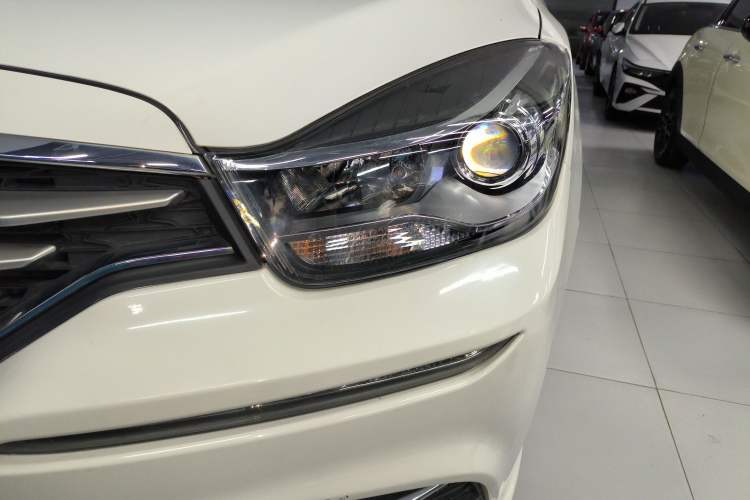 Used Haima Fumei F7 2017 1.5T 7-Seater Automatic Standard Edition Left Front Headlight