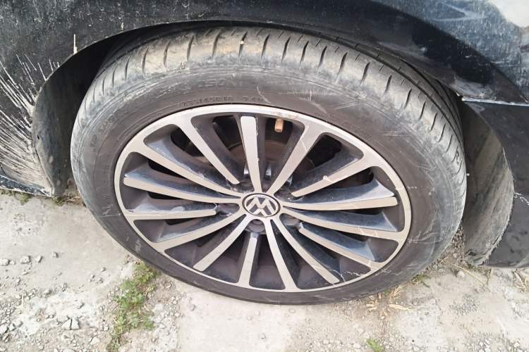 Used Volkswagen Passat 2014 1.8TSI DSG Prestige Navigation Edition Right Front Wheel Hub