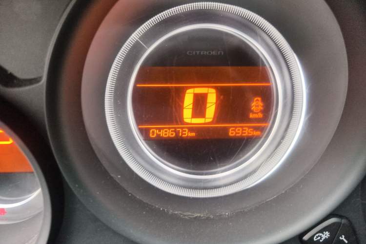 Used Citroen C4L 2015 1.8L Automatic Luxury Edition Odometer Close Up