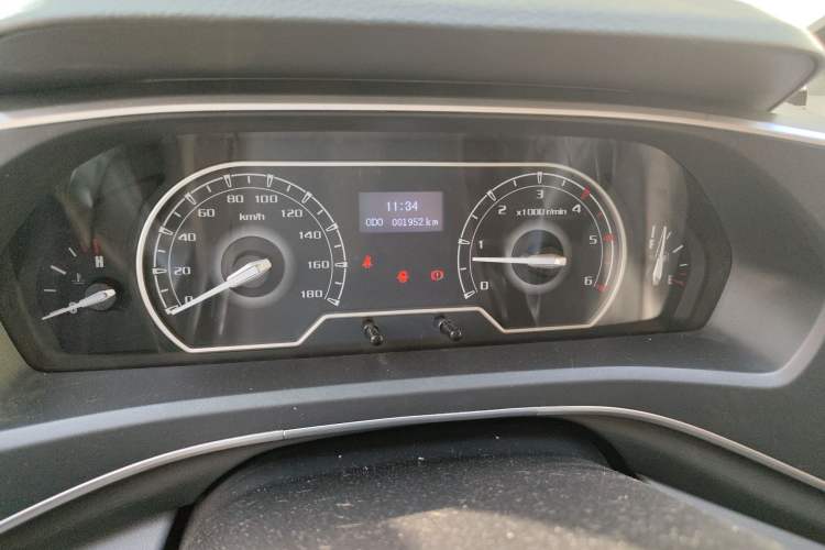 Used SAIC MAXUS Xintu V80 2024 Aotong Value Edition 6MT Long-Wheelbase Mid-Roof Model with 127 Ps Available in 6/7/8/9-Seater Configurations Instrument Cluster