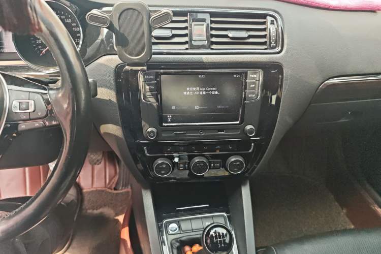 Used Volkswagen Sagitar 2015 230TSI Manual Luxury Edition