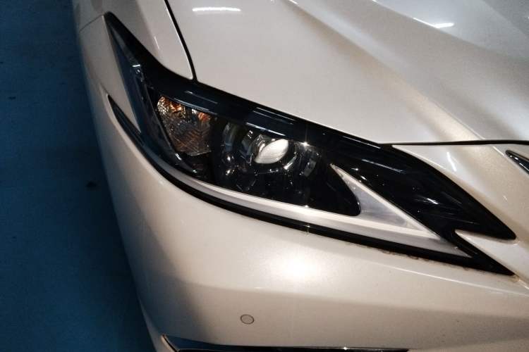 Used Lexus ES 2023 200 Excellence Edition
