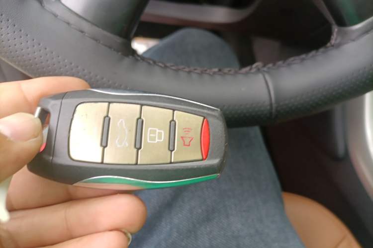 Used Haval H8 2015 2.0T Two-Wheel-Drive Standard Version