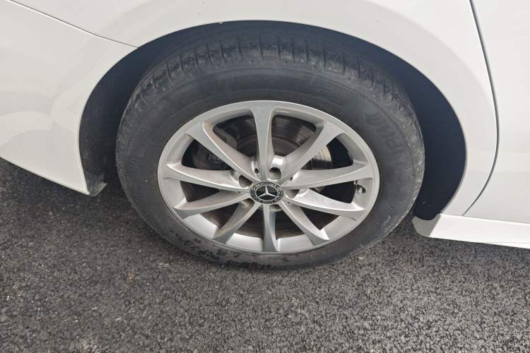 Used Mercedes-Benz A-Class 2020 Restyled A 200 L Sport Sedan Fashion Version Right Rear Wheel Hub