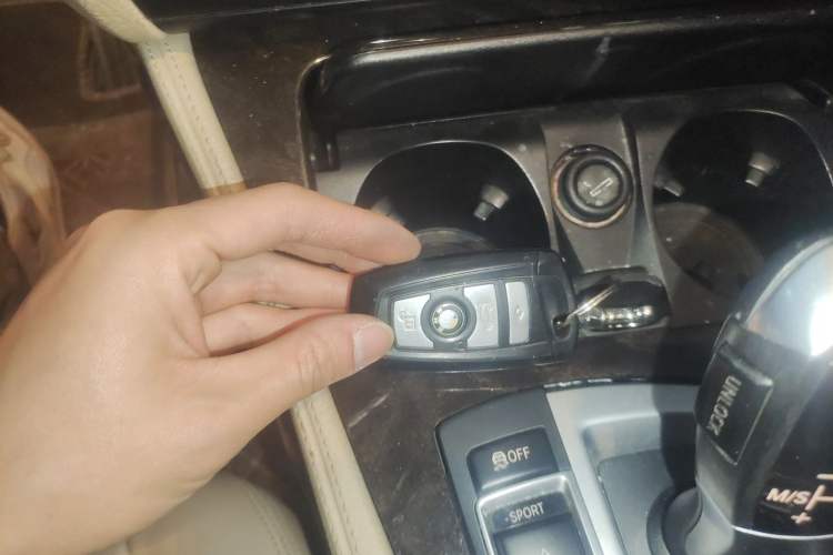 Used BMW 5 Series 2014 525Li Leading Model
