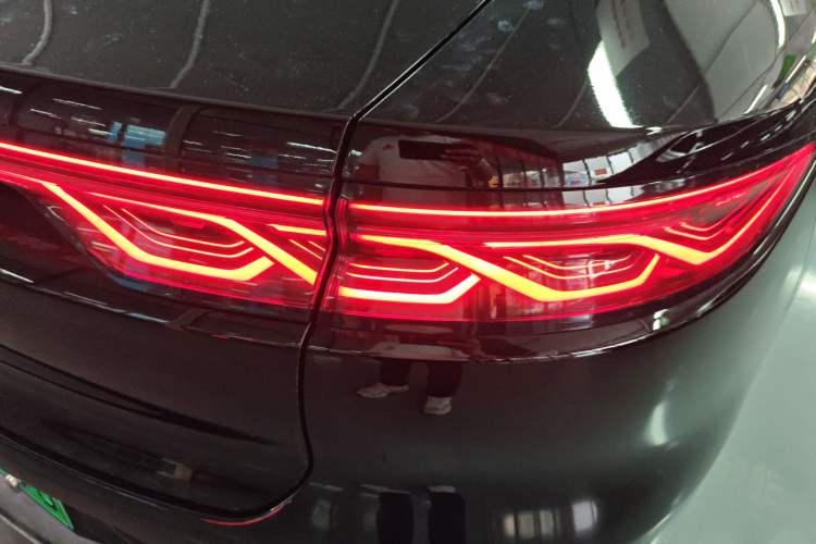 Used BYD Han 2022 EV Genesis Edition 715KM Front-Wheel-Drive Prestige Model Exterior 3