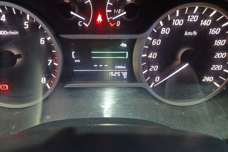 Used Nissan Lannia 2016 1.6L Manual Cool Edition Odometer Close Up