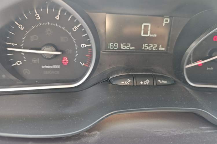 Used Peugeot 2008 2014 1.6L Automatic Fashion Edition Odometer Close Up