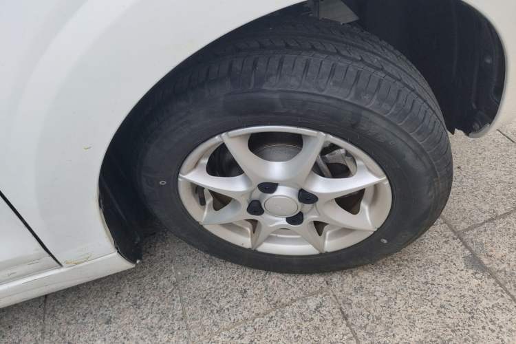 Used Roewe Clever 2022 311km QiQi BoBo Edition Right Front Wheel Hub