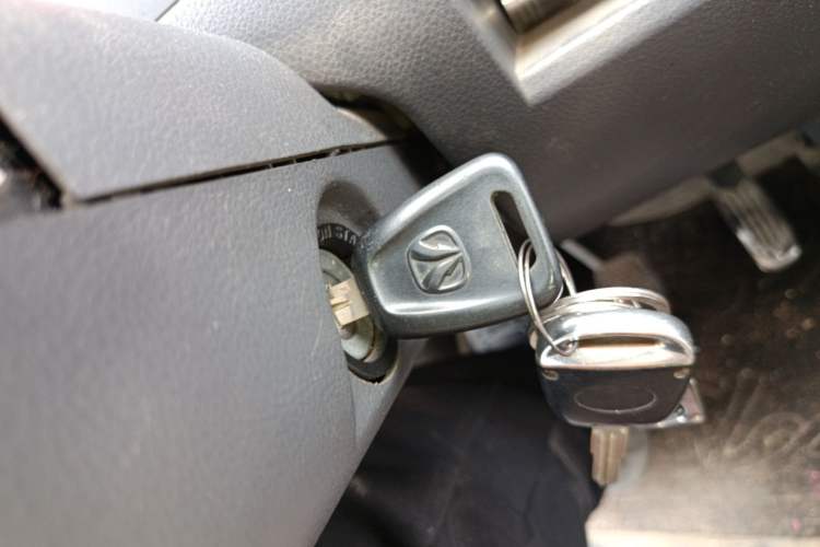 Used BAIC Weiwang 306 2014 1.2L Value Edition Van Comfort Type 5 Seats A12 China IV Emission Standard
