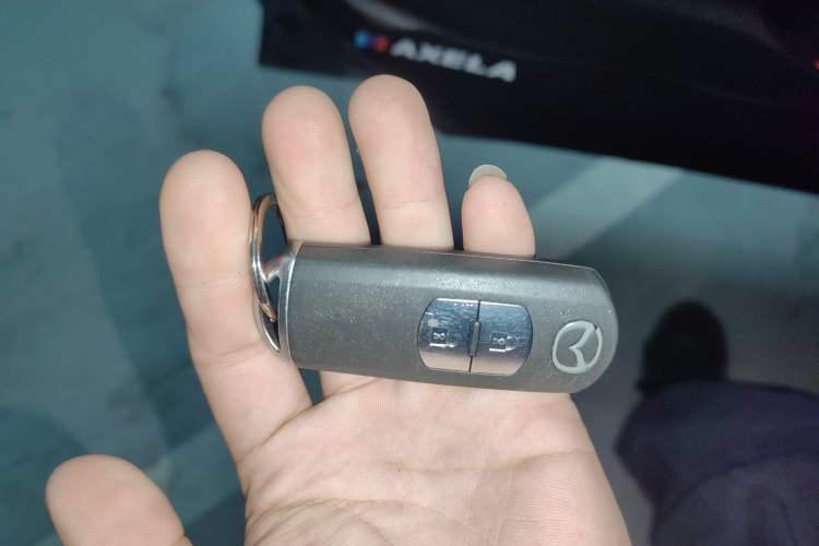 Used Mazda 3 Axela 2014 Hatchback 1.5L Automatic Luxury Model