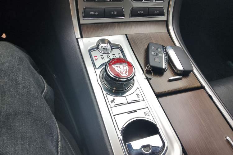 Used Jaguar XF 2015 XF 2.0T Sportbrake Luxury Edition
