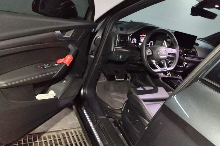 Used Audi Q5L 2023 40T Luxury Dynamic Model
