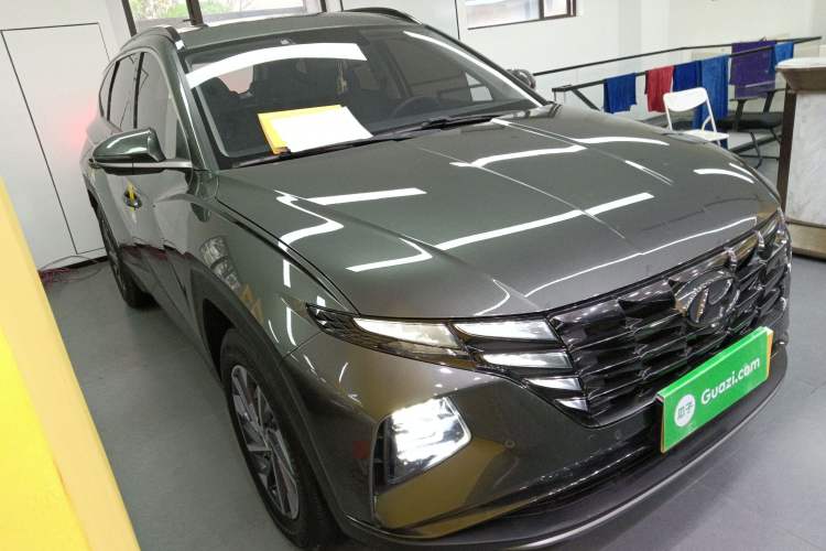 Used Hyundai Tucson 2022 Tucson L 2.0L Hybrid · Flagship Edition Front Right 45 Deg