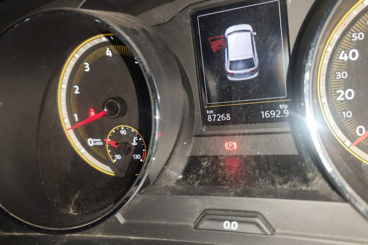 Used Volkswagen Tiguan L 2019 Updated Version 330TSI Automatic Two-Wheel Drive Panoramic Comfort Edition China VI Standard Odometer Close Up