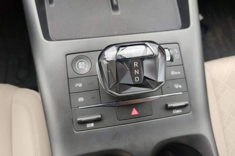 Used BYD Qin PLUS 2025 EV Smart Drive Edition 510KM Leading Model Gear Lever