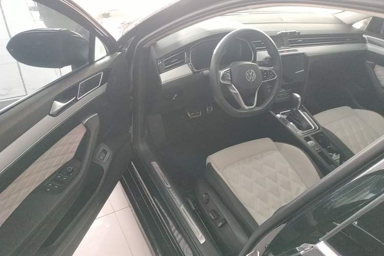 Used Volkswagen Magotan 2023 2 Million Units Commemorative Edition 330TSI DSG Luxury Version Driver Seat