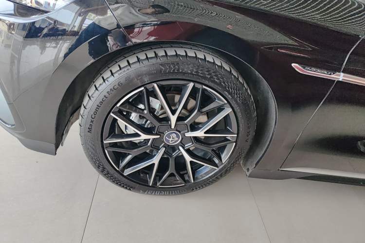 Used BYD Han 2025 DM-i 125KM Prestige Model Left Front Wheel Hub