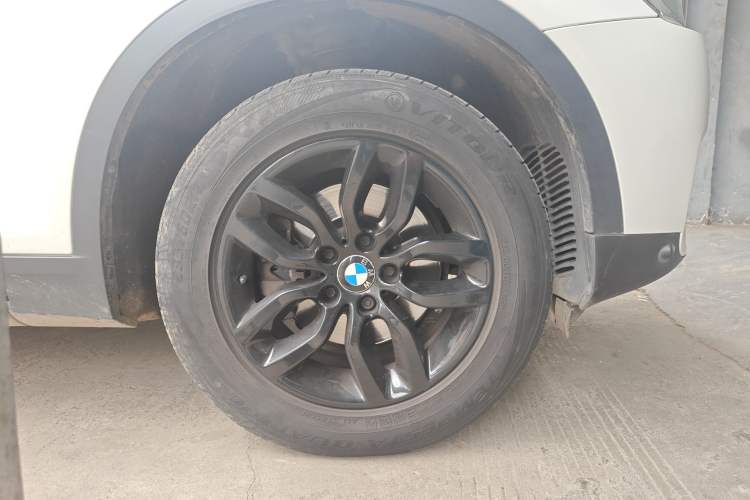 Used BMW X4  Right Front Wheel Hub