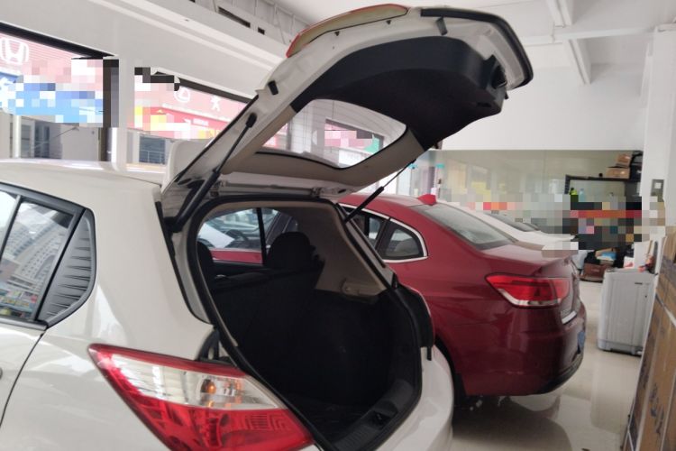 Used Venucia R50 2016 1.6L Manual Elite Edition
