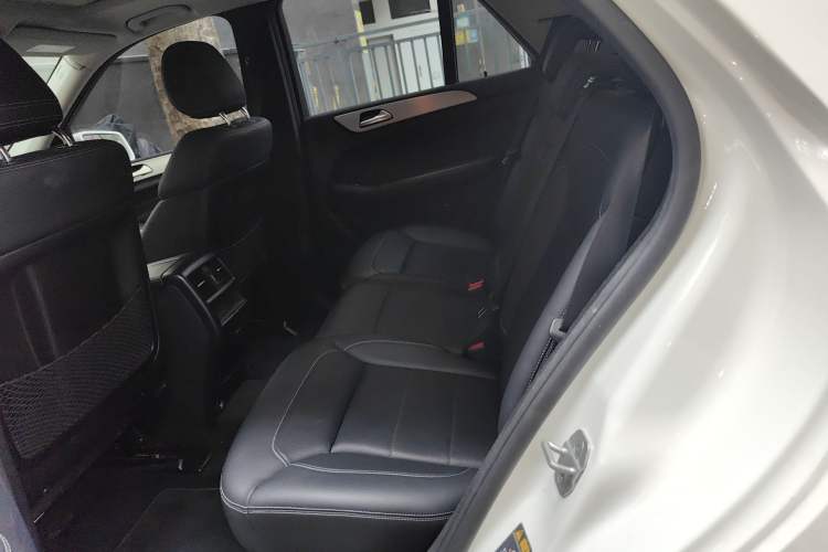 Used Mercedes-Benz M-Class 2015 ML 320 4MATIC Left Rear Seat