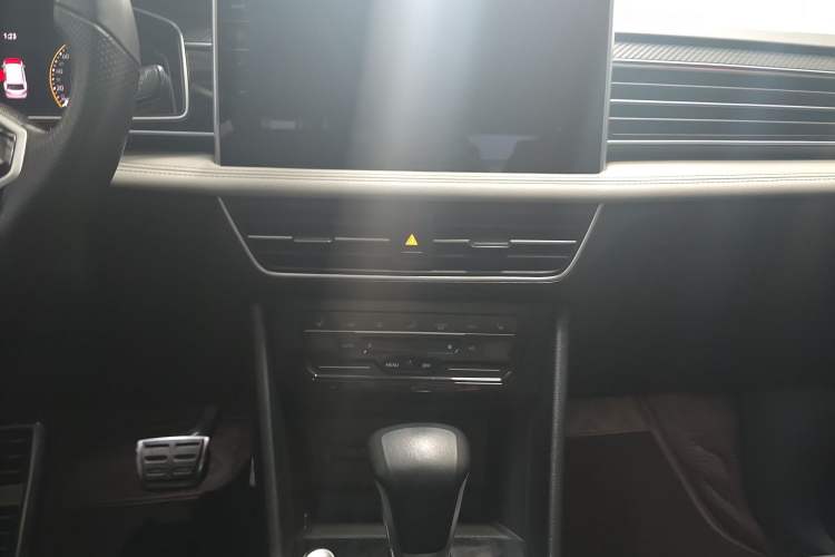 Used Volkswagen Tiguan L 2023 330TSI Automatic Two-Wheel Drive R-Line Enjoyment Edition
