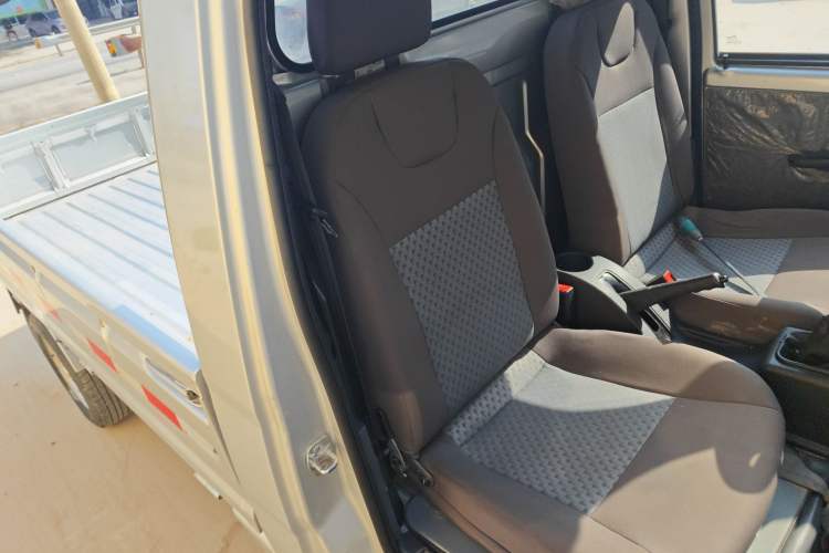 Used Wuling Zhiguang Small Truck 2020 1.2L Single Cab Right Front Seat