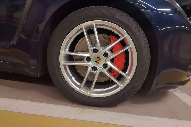 Used Porsche Panamera 2016 Panamera Edition 3.0T Right Front Wheel Hub