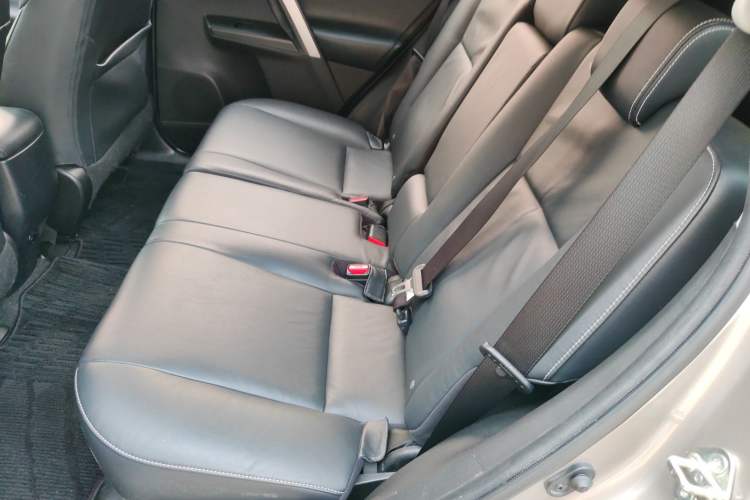 Used Toyota RAV4 2016 2.0L CVT Two-Wheel Drive Smart Edition China V Standard Left Rear Seat