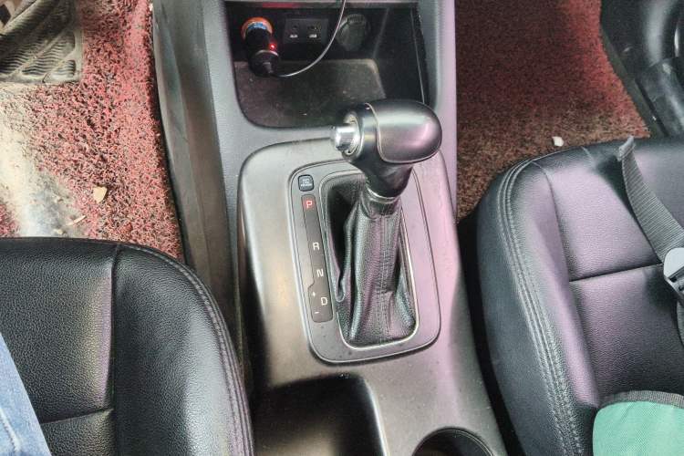 Used Kia K3 2013 1.6L Automatic GLS Gear Lever