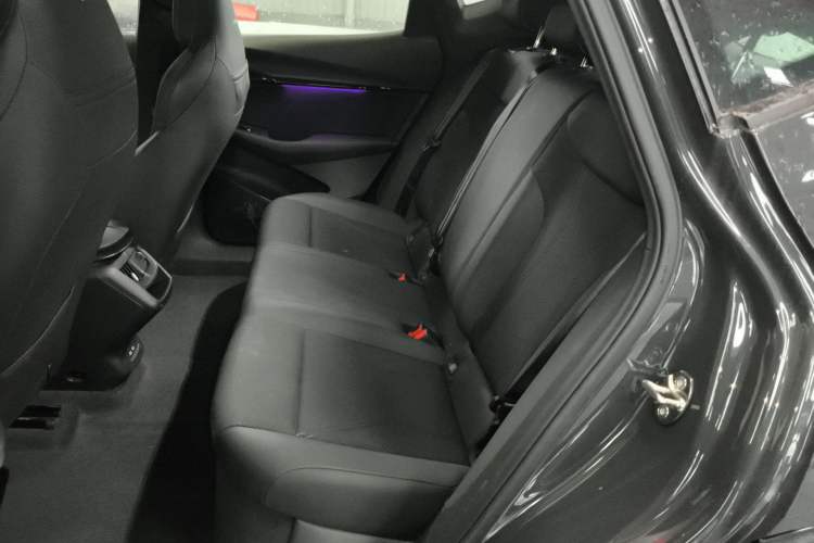 Used Volkswagen ID.UNYX 2024 Pro Long-Range Version Left Rear Seat