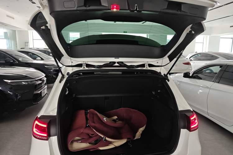 Used Mercedes-Benz B-Class 2020 B 200 Sport Edition Trunk