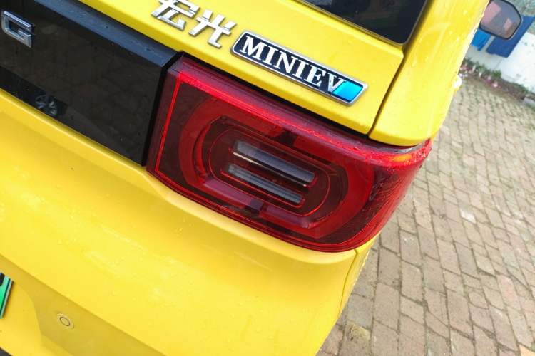 Used Wuling Hongguang MINIEV 2021 Macaron Fashion Edition Lithium-Ion Battery Right Rear Taillight