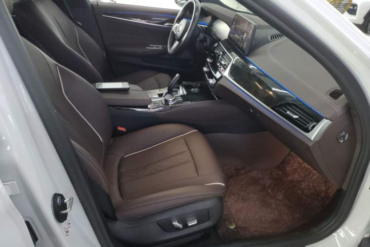 Used BMW 5 Series 2022 525Li M Sport Package Right Front Seat