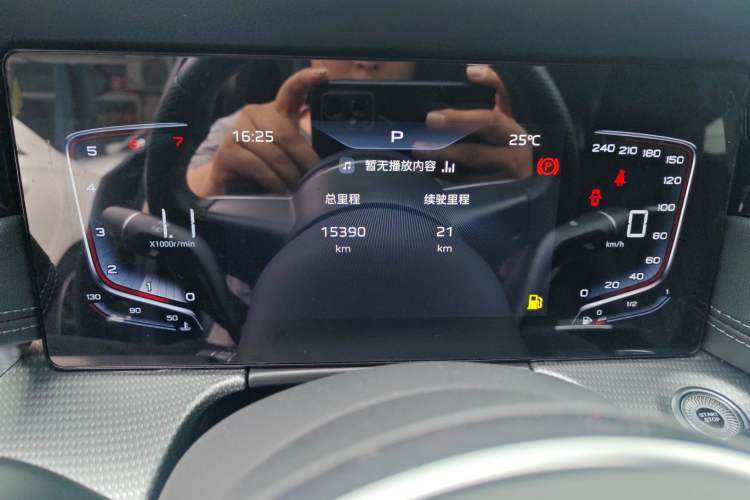 Used Hongqi H5 2024 1.5T DCT Smart Connect Flagship Edition Instrument Cluster