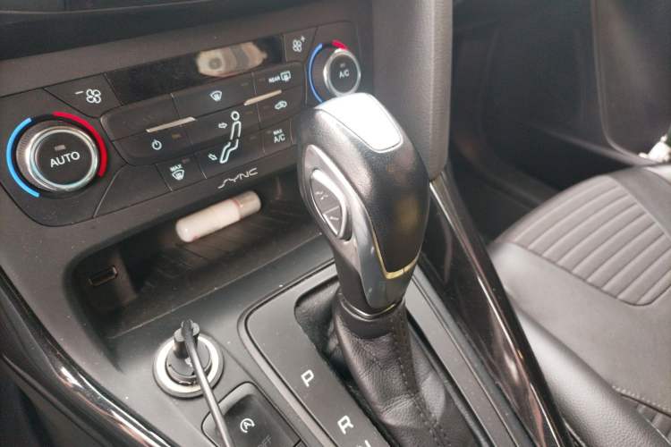 Used Ford Focus 2015 Hatchback EcoBoost 125 Automatic Supreme Style Edition
