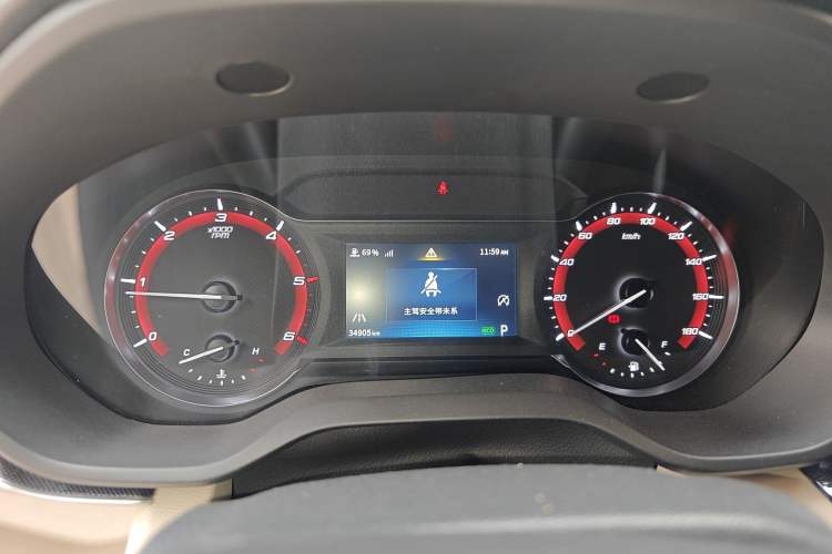 Used SAIC MAXUS V90 RV 2021 2.0T Lifestyle V90 Self-Propelled Class-C RV Flagship Edition with a Small Front Overhead Bed
