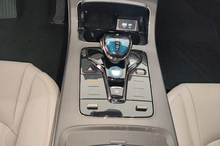 Used BYD Han 2025 DM-i 125KM LiDAR-Powered Intelligent Driving Model Gear Lever