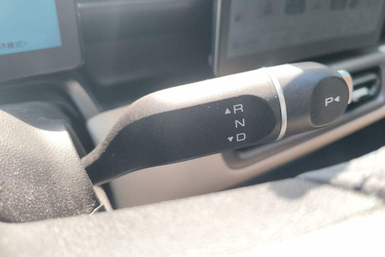 Used Wuling Bingo PLUS 2024 330 km Range Five-Seater Version Gear Lever