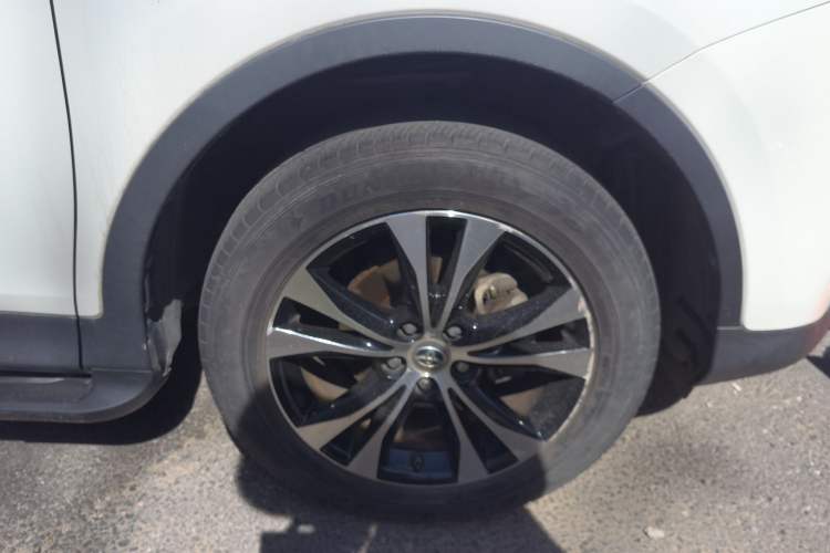 Used Toyota RAV4 2015 2.5L Automatic 4x4 Elite Edition Right Front Wheel Hub