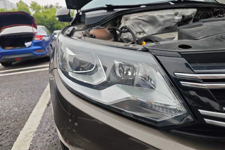 Used Volkswagen Tiguan 2015 1.8TSI Automatic Two-Wheel Drive Comfort Edition Right Front Headlight