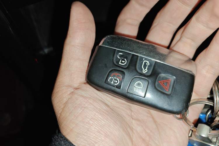 Used Land Rover Discovery 2017 3.0 SC V6 SE Vehicle Key