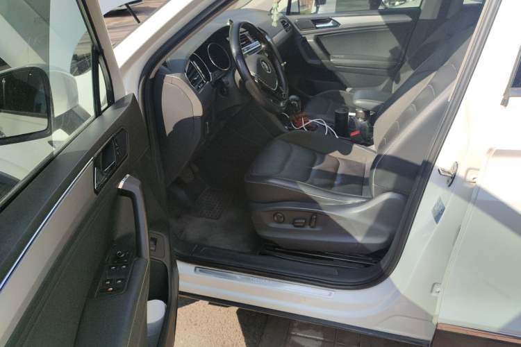 Used Volkswagen Tiguan L 2019 330TSI Automatic Two-Wheel Drive Smart Luxury Version China VI Standard
